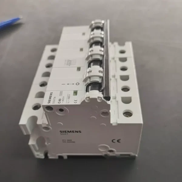 Interruttore Automatico 10KA 4P 40A IP2X - SIEMENS 5SX74407 - immagine 3