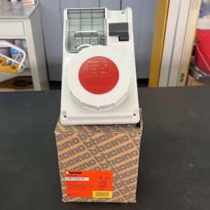 Bticino CBC332/53 presa interbloccata compatta da quadro IP55 32A 3P+T 400V